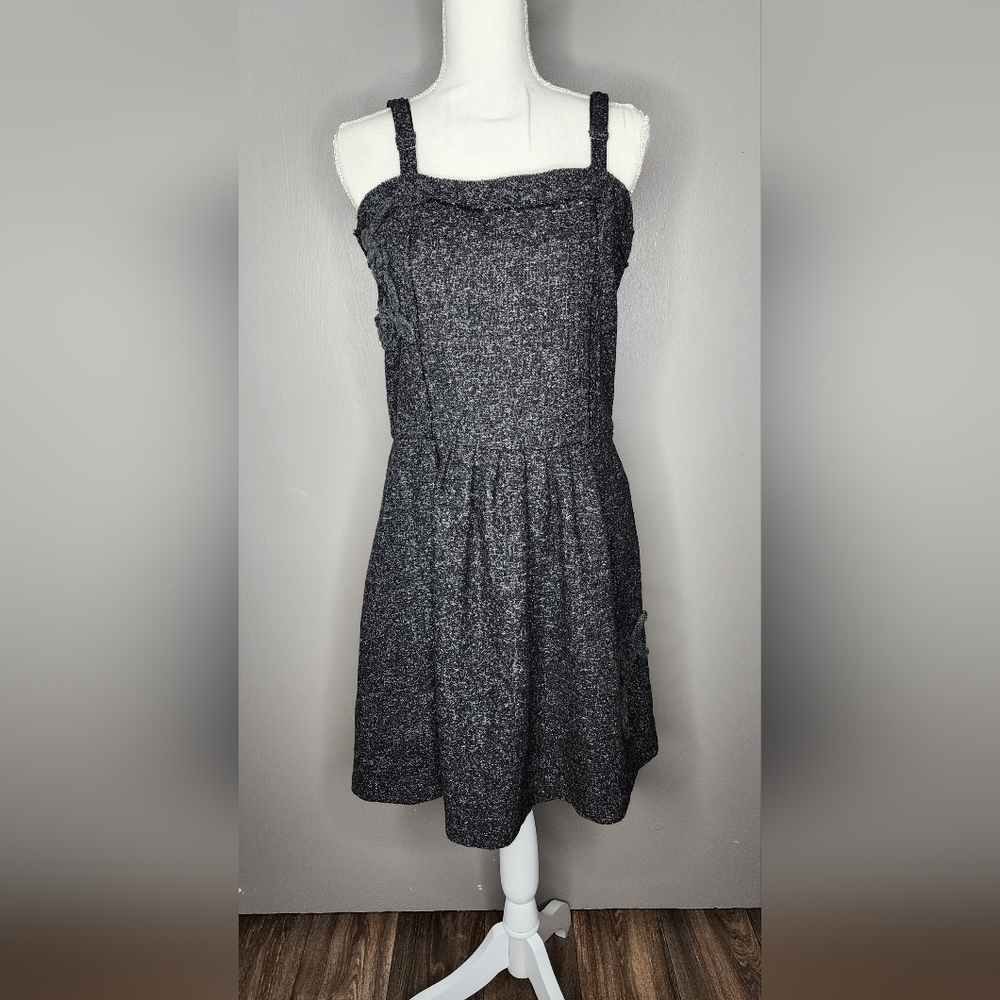 ANIINA Gray/White Tweed Sleeveless Mini Dress. Size: Large
